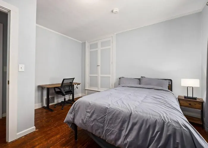 Queen Bed Retreat | Full Kitchen + Laundry Access
